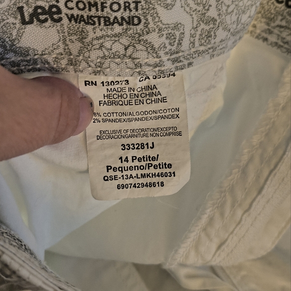 3/20$*Lee white capris size 14 petite - Picture 3 of 3
